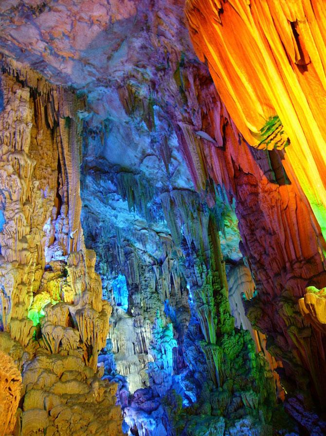 Cum arată "Palatul artelor naturale": Peştera Fluierului de Trestie, un labirint cavernos încântător 204272