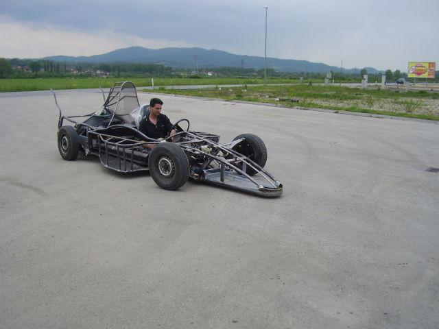Un bosniac şi-a construit propria maşină de Formula 1 204696