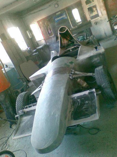 Un bosniac şi-a construit propria maşină de Formula 1 204697