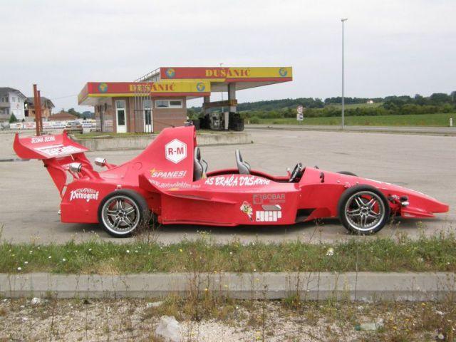 Un bosniac şi-a construit propria maşină de Formula 1 204699