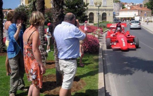 Un bosniac şi-a construit propria maşină de Formula 1 204708