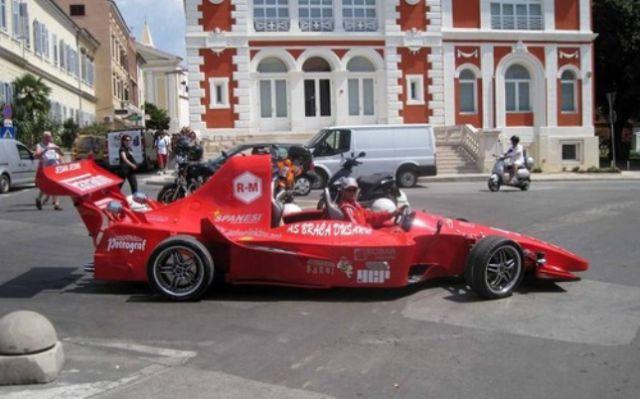 Un bosniac şi-a construit propria maşină de Formula 1 204709