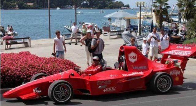 Un bosniac şi-a construit propria maşină de Formula 1 204710