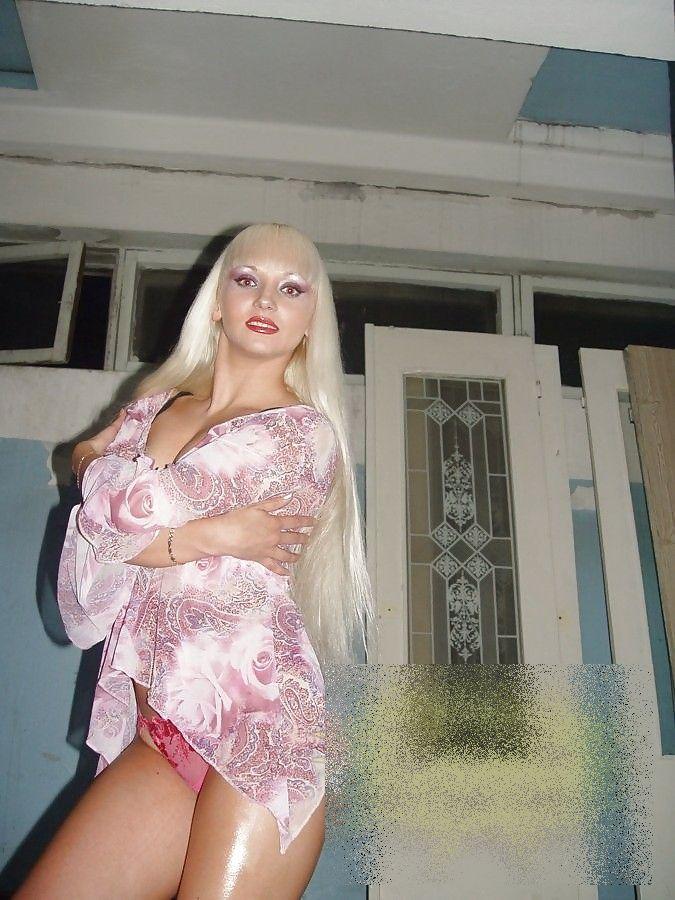 În urmă cu două luni lucra la fermă, printre găini, vaci şi porci. Acum, nimeni nu o mai recunoaşte 204995