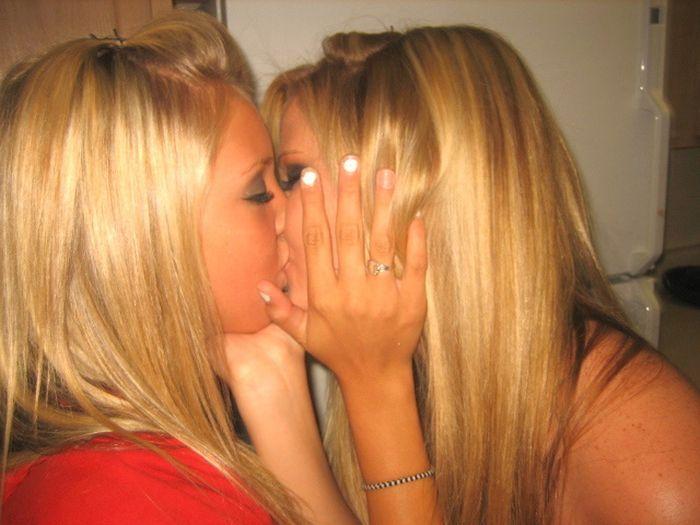 Mergeau în fiecare duminică la biserică. Părinţii lor au încremenit când au văzut ce fac în căminul de la facultate 205027