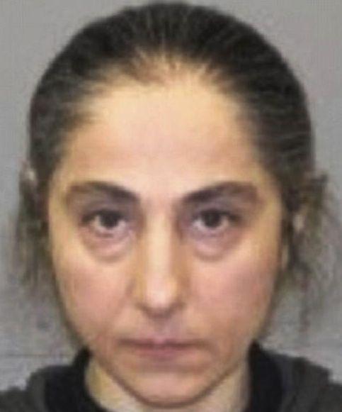 Mama suspecţilor în atacul din Boston are probleme cu legea. Poate fi arestată dacă se întoarce în SUA 205304