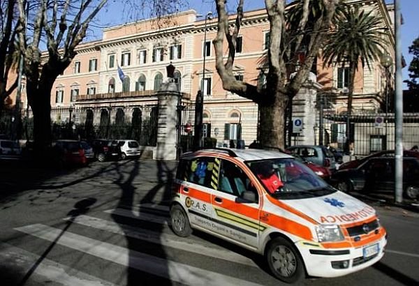 O româncă a fost ignorată 4 ore de medicii italieni. Trebuia să nască şi nimeni nu s-a uitat la ea. Finalul poveştii e dumnezeiesc