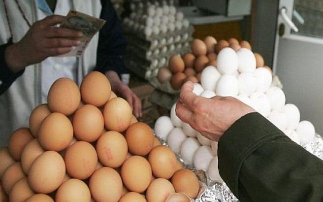 Românii vor cumpăra în perioada următoare 60 de milioane de ouă. Atenţie mare de unde le cumpăraţi