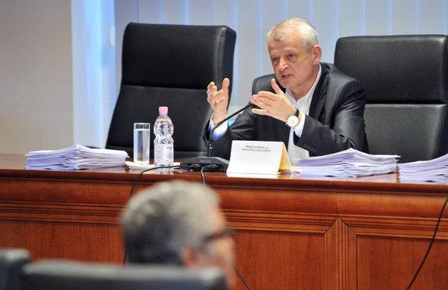 Sorin Oprescu ameninţă cu atacarea în instanţă a noului buget al Capitalei