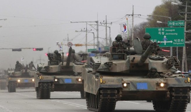 Coreea de Nord pregăteşte manevre militare de amploare