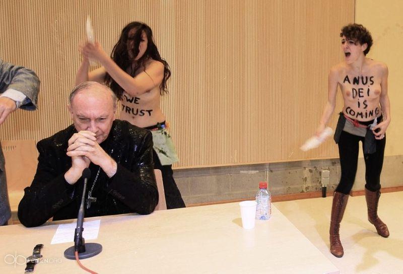 "Anul Domnului vine". Ce i s-a întâmplat preotului catolic care ţinea un discurs despre BLASFEMIE 205830