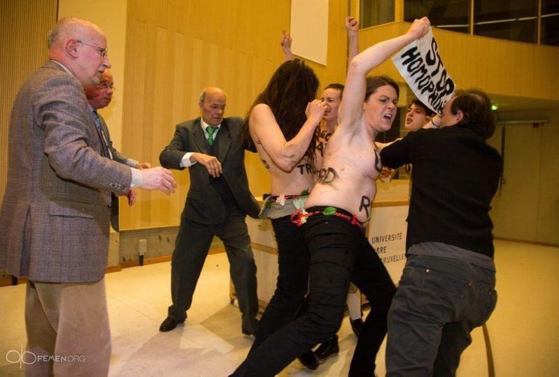 "Anul Domnului vine". Ce i s-a întâmplat preotului catolic care ţinea un discurs despre BLASFEMIE 205833