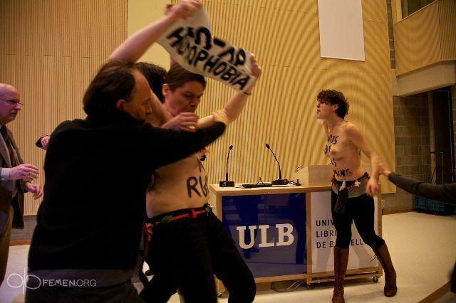 "Anul Domnului vine". Ce i s-a întâmplat preotului catolic care ţinea un discurs despre BLASFEMIE 205836