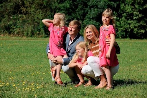 Prinţul Willem-Alexander al Olandei a devenit REGE, după abdicarea mamei sale 206050