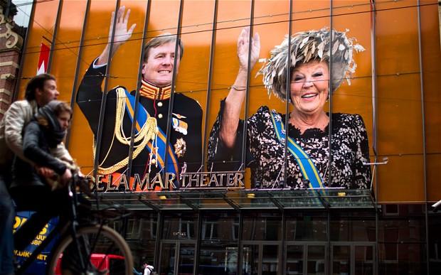 Prinţul Willem-Alexander al Olandei a devenit REGE, după abdicarea mamei sale 206053