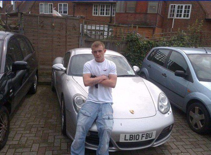 După ce a postat această poză pe Facebook, poliţia a venit şi l-a săltat de acasă. Acum e în închisoare 206218