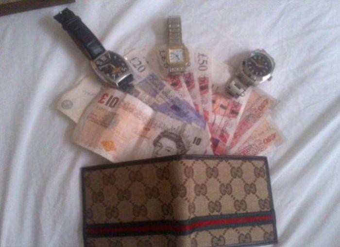 După ce a postat această poză pe Facebook, poliţia a venit şi l-a săltat de acasă. Acum e în închisoare 206220