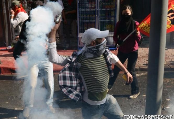 Proteste violente la Istanbul. Zece persoane au fost rănite şi alte 20 au fost reţinute