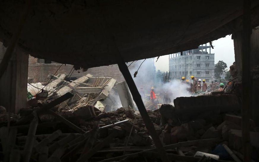 CAUZA prăbuşirii imobilului din Bangladesh, soldat cu peste 500 de morţi. "Au încălcat orice reguli" 206468