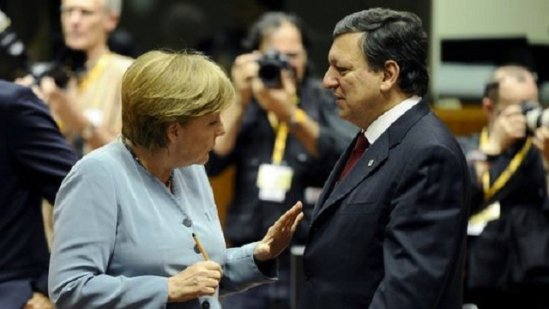 Barroso o apără pe Angela Merkel: &quot;Fiecare trebuie să-şi facă curăţenie în propria ogradă&quot;
