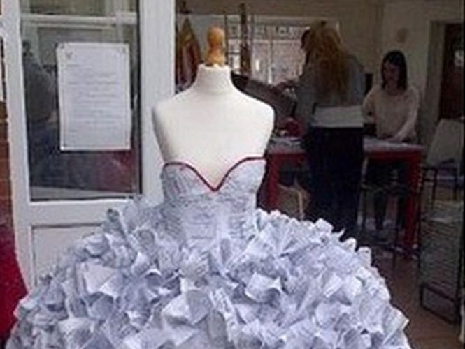 Cum arată rochia de mireasă făcută din acte de divorţ