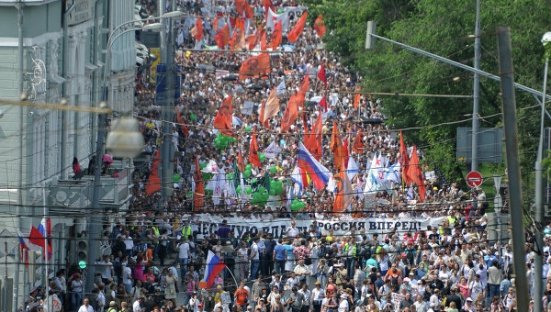 Zeci de mii de manifestanţi anti-Putin s-au reunit la Moscova