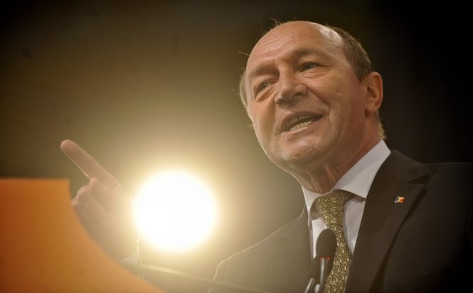 Băsescu: Data optimă pentru adoptarea monedei euro este 2017