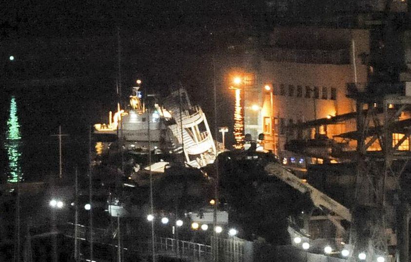Dezastru în portul din Genova. Trei oameni au murit şi şase sunt daţi dispăruţi, după ce o navă a lovit turnul de control  206799
