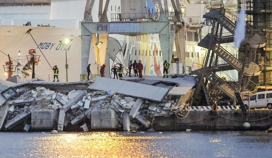 Dezastru în portul din Genova. Trei oameni au murit şi şase sunt daţi dispăruţi, după ce o navă a lovit turnul de control  206800