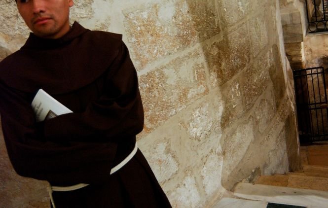 Un călugăr a furat toţi banii donaţi de credincioşi şi a plecat în vacanţă în Grecia