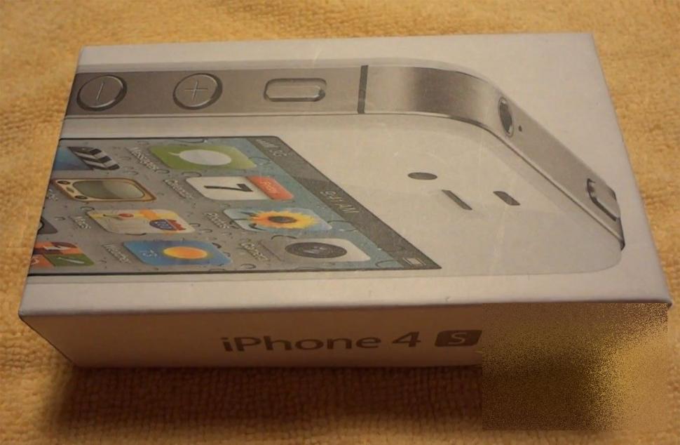 A crezut că face afacerea vieţii. Şi-a cumpărat un iPhone 4S, dar nu i-a venit să creadă ce i-a apărut pe ecran 206935