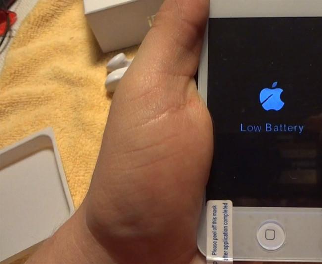 A crezut că face afacerea vieţii. Şi-a cumpărat un iPhone 4S, dar nu i-a venit să creadă ce i-a apărut pe ecran 206936