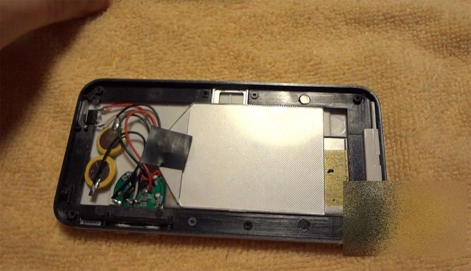 A crezut că face afacerea vieţii. Şi-a cumpărat un iPhone 4S, dar nu i-a venit să creadă ce i-a apărut pe ecran 206946