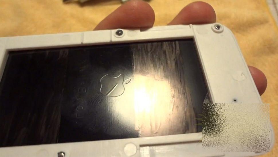 A crezut că face afacerea vieţii. Şi-a cumpărat un iPhone 4S, dar nu i-a venit să creadă ce i-a apărut pe ecran 206952