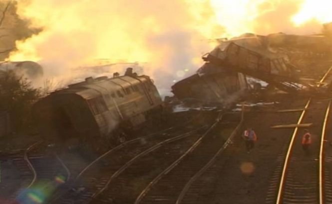 Un tren plin cu combustibil a deraiat şi apoi a explodat în sudul Rusiei
