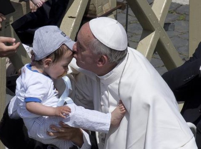 Papa Francisc relansează o temă foarte sensibilă în discuţie