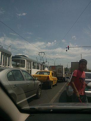 Se întâmplă în Bucureşti, la fiecare intersecţie, iar Poliţia nu ia nicio măsură 207706