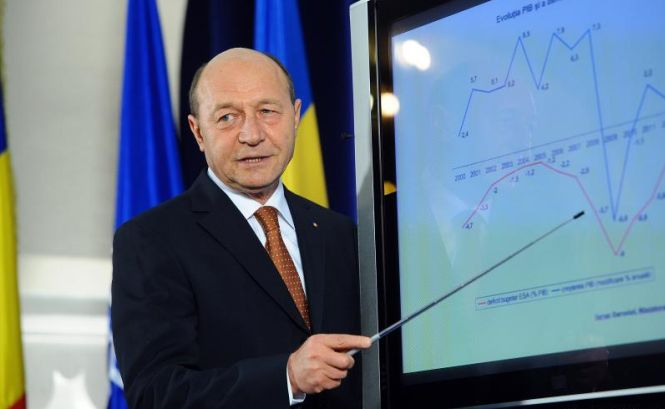 Băsescu a anunţat promulgarea legii de accelerare a restituirilor