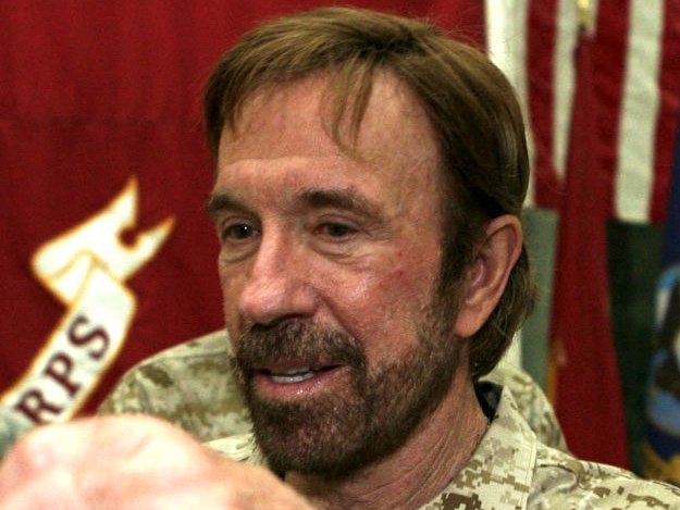 Care este legătura dintre Chuck Norris şi Iisus? &quot;Fac acelaşi lucru ca Mântuitorul!&quot;