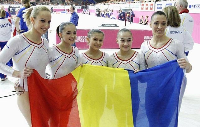 Drapelul României, purtat cu mândrie de sportivi de aur. Larisa Iordache şi antrenorii Bellu şi Bitang s-au alăturat campaniei Antena 3