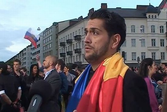 EUROVISION 2013. What Cezar Ouatu did last night on the red carpet . &quot;I already feel I am the winner&quot;