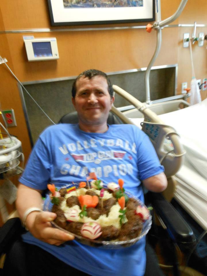 Militarul Florinel Enache, rănit în Afganistan şi vizitat de Obama în spital, a revenit în ţară  207941