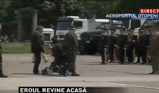 Militarul Florinel Enache, rănit în Afganistan şi vizitat de Obama în spital, a revenit în ţară  207944