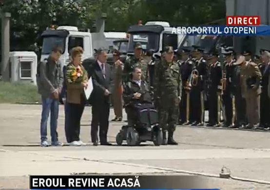Militarul Florinel Enache, rănit în Afganistan şi vizitat de Obama în spital, a revenit în ţară  207946