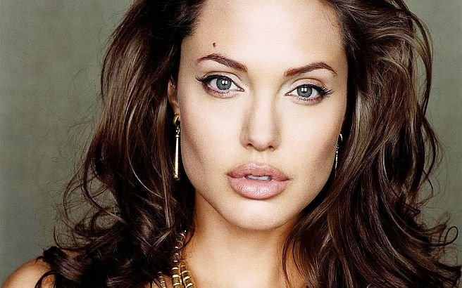 &quot;Opţiunea mea medicală&quot;. Editorialul INTEGRAL scris de Angelina Jolie. Milioane de femei, impresionate de povestea actriţei