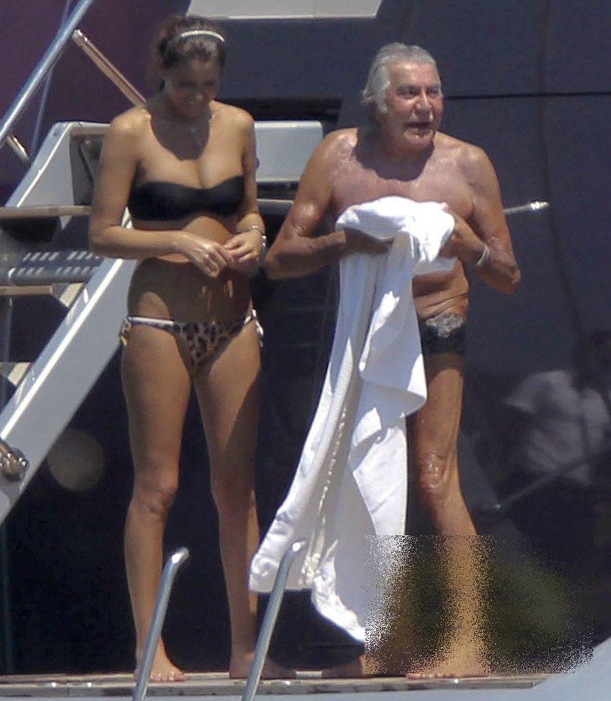 Fotografia asta i-a şocat pe paparazzi. A făcut-o în faţa lor, pe yacht, în largul mării 208055