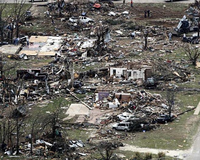 Imagini apocaliptice în SUA. Tornadele au făcut ravagii în Texas. Şase oameni au murit şi 100 au fost răniţi  208224