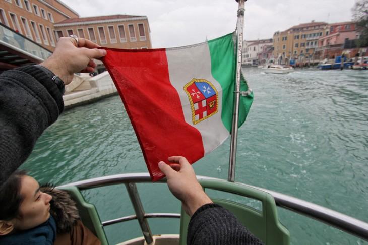 Fotografia celor doi ochi anonimi 208362