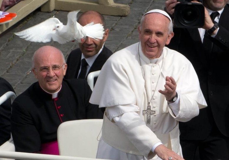 Papa Francisc: Să punem capăt cultului banilor. Ei trebuie să slujească, nu să conducă