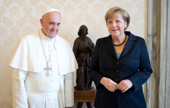 Angela Merkel a fost primită la Vatican de către Papa Francisc. Vezi aici ce teme au abordat